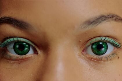 woman-with-green-coloured-contact-lenses