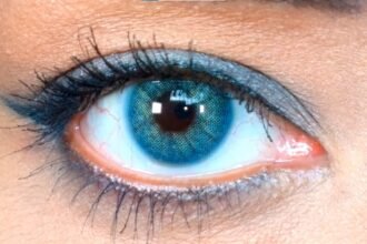 Blue-contact-lens